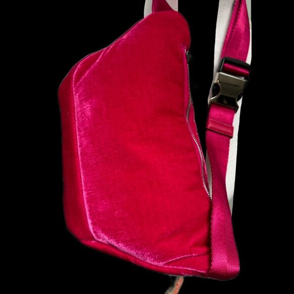 Free People Caraa red Velvet Sling Bag - Picture 4 of 5